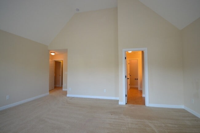 Building Photo - 204 Station Dr