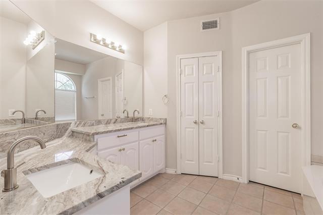 Building Photo - 615 Dorchester Dr