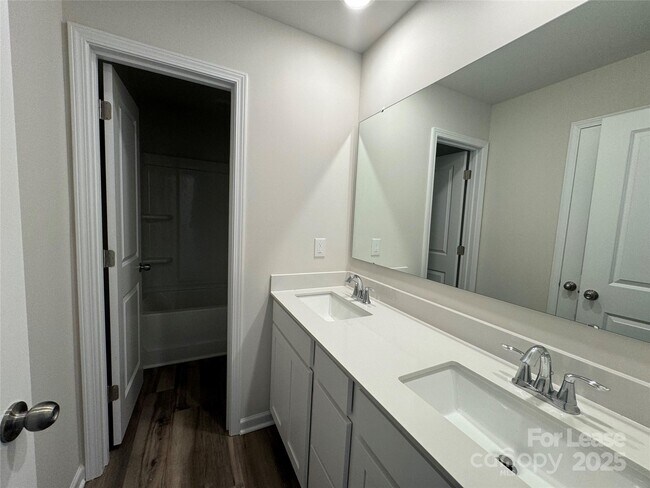 Building Photo - 193 Brentwood Dr