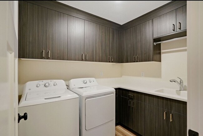 Building Photo - BOONE661-663 -NEW