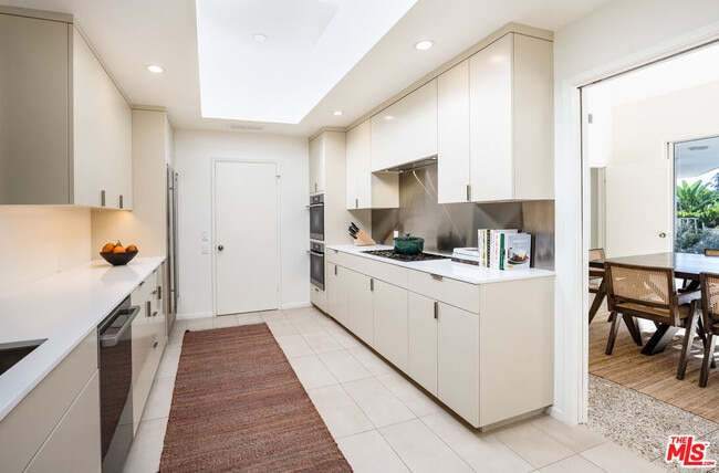 Building Photo - 1121 Loma Vista Dr