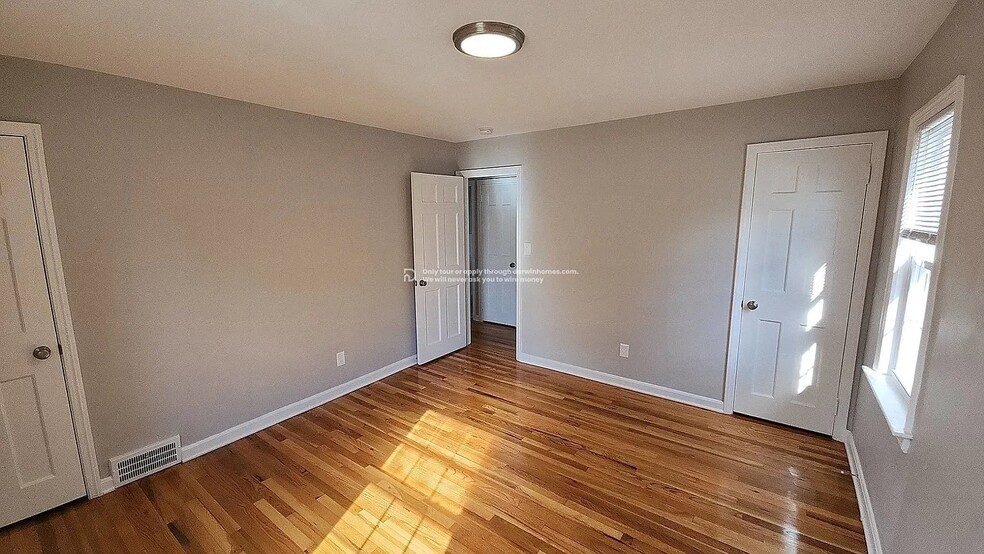 Building Photo - 3965 Warrendale Rd