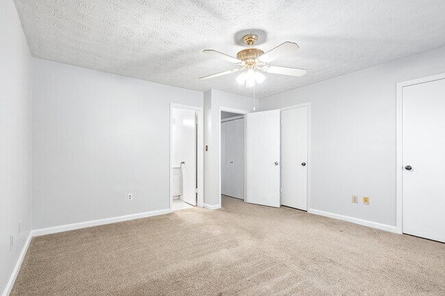 Building Photo - 1704 Hunting Creek Dr SE