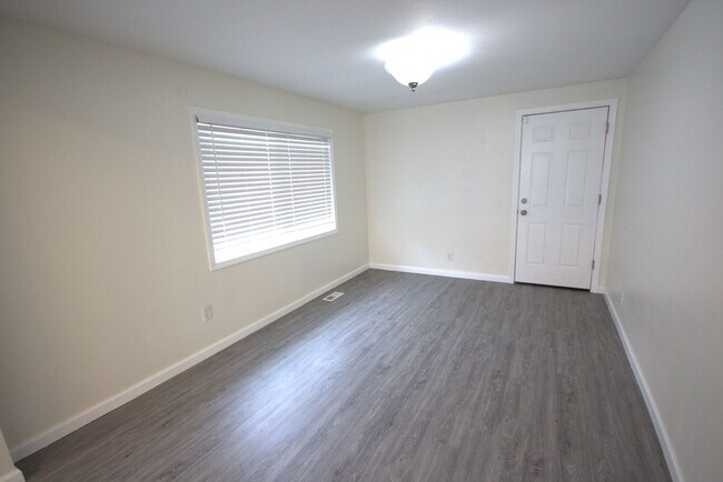 Building Photo - Beautifully Renovated Home in Burien.
