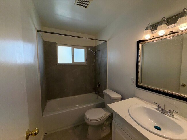 Building Photo - 6109 Golden Dawn Way
