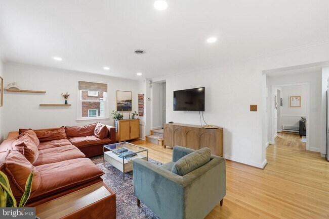 Building Photo - 8007 Wildwood Dr