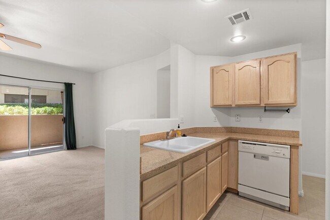 Building Photo - Beautiful 2 Bed 2 Bath ground floor condo in Guard Gated Green Valley Community. 1 Car garage!