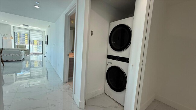 Building Photo - 1300 S Miami Ave