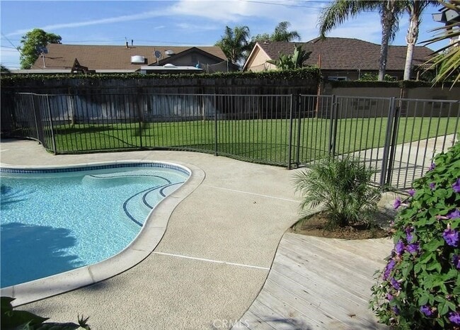 Building Photo - 8901 Shore Cir