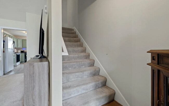 Building Photo - Spacious, Stylish, and Full of Charm – 3 bedroom home in Lexington | $1,900/mo