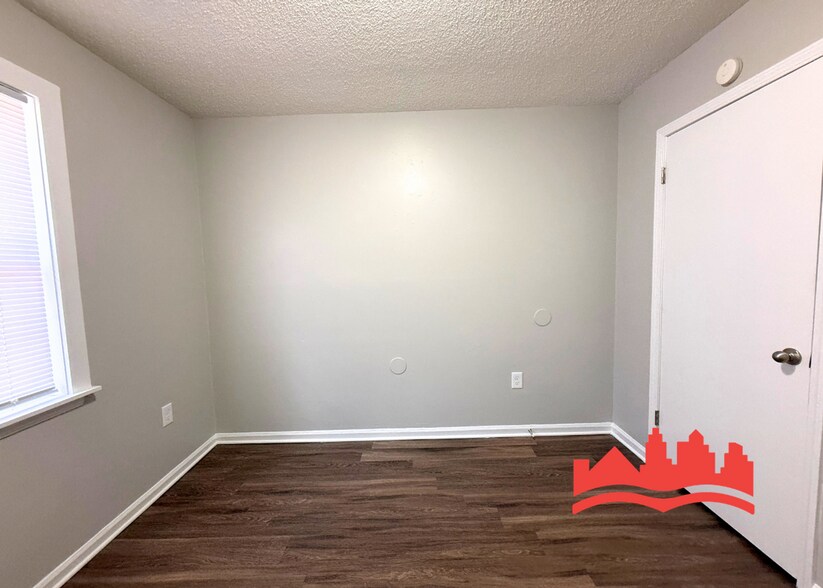 Building Photo - 3627 Royal Wood Dr