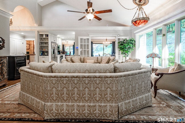 Building Photo - 2 Bramble Bush