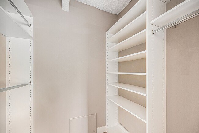 Building Photo - Spacious 1 bedroom home in the heart of Capital Hill! 1 Reserved Parking Space and Storage Unit!