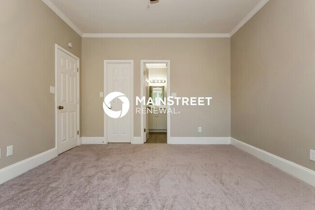 Building Photo - 4 Bedroom Pet-Friendly Home in Hampton, GA with Main Street Renewal