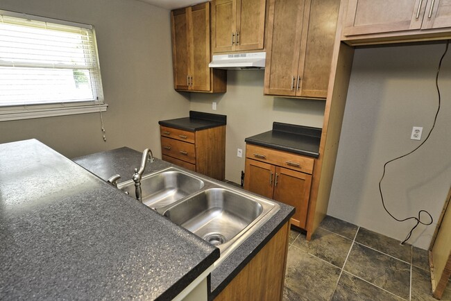 Building Photo - 2635 Netherton Dr