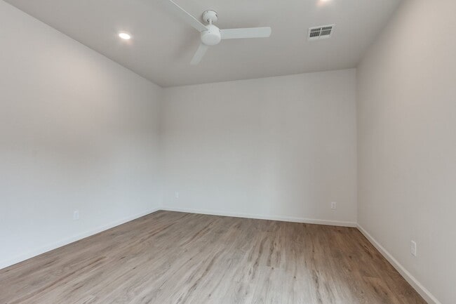 Building Photo - Urban living in Edmond