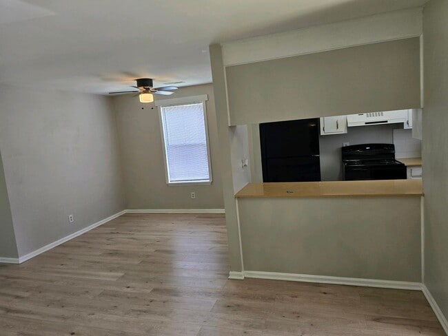 Building Photo - Lovely Summerville Home in desirable Schoo...