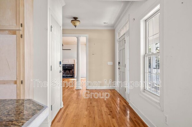 Building Photo - 1019 W Oceanview Rd