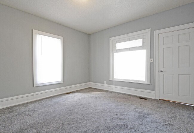 Building Photo - 3-Bed 1-Bath Lower Level Unit in Minneapolis - Available Now!