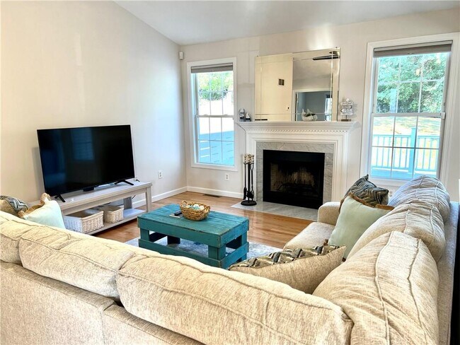 Building Photo - 65 Carriage Trl