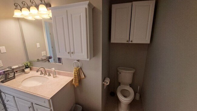 Building Photo - 1512