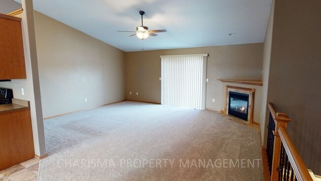 Building Photo - 3 BD, 2 BA AMENITY FILLED TOWNHOME WITH AT...