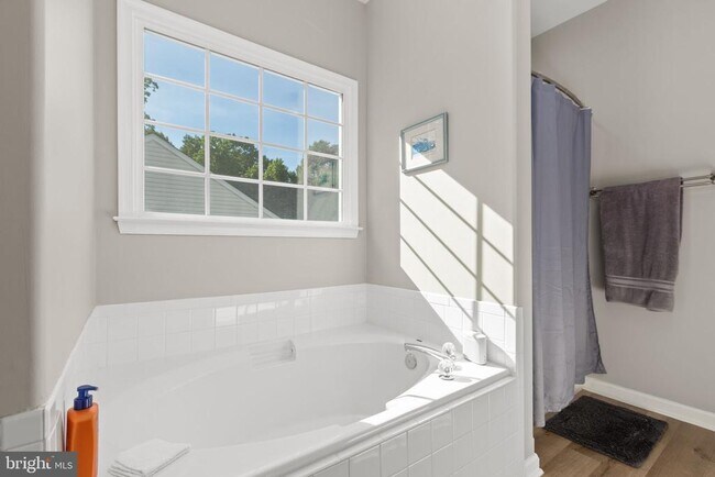 Building Photo - 4210 Stonehaven Way