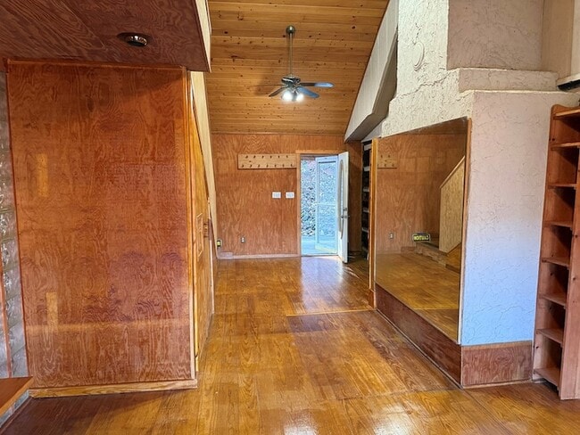 Building Photo - 523 Sundown Dr