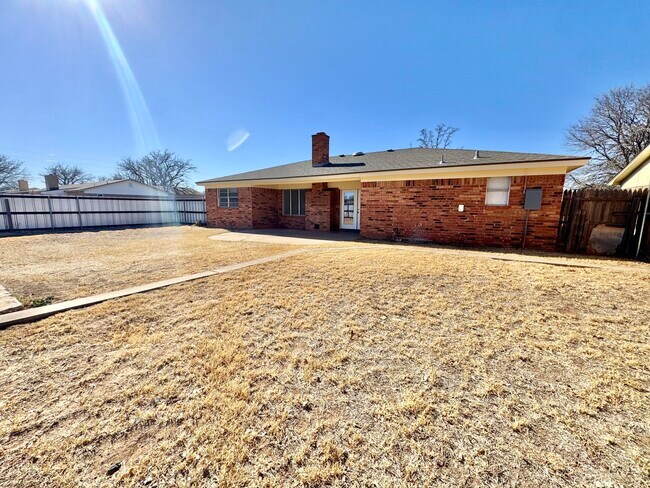 Building Photo - 7825 Vernon Ave