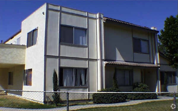 Primary Photo - 1042 N Verde Ave