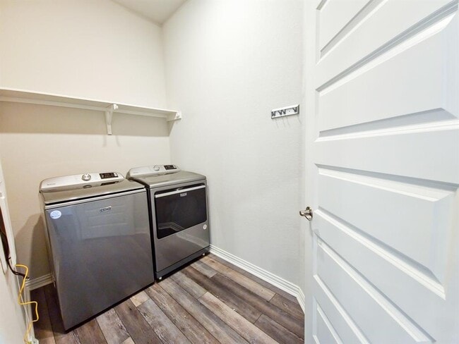 Building Photo - 12716 Bloomington Dr
