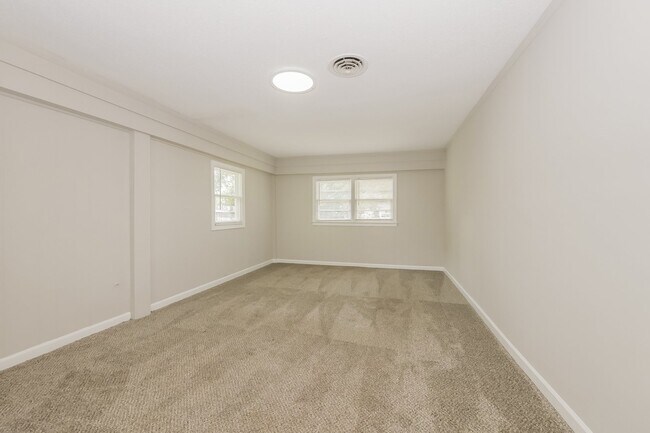 Building Photo - 4533 Sentry St