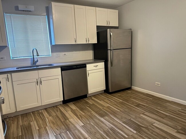 Building Photo - 6020 Lake Bluff Dr