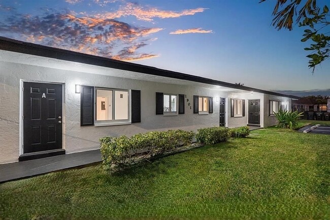 Building Photo - 1901 NW 14th Ave