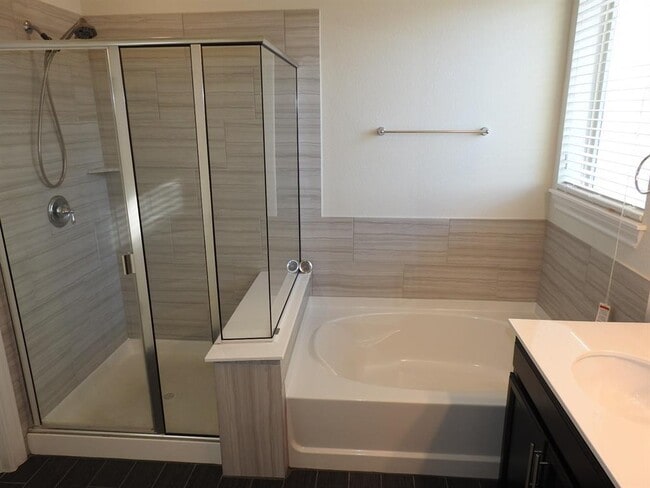 Building Photo - 9903 Quercia Dr
