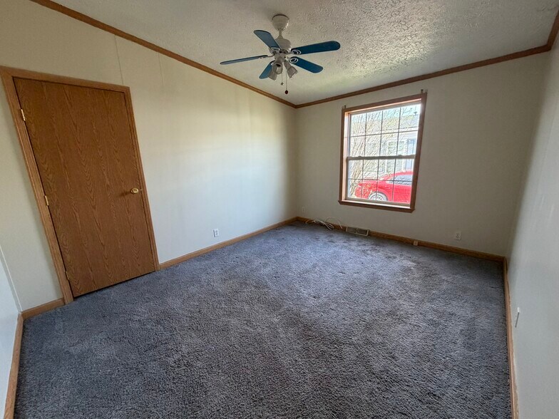 Building Photo - 201 Black Pine Blvd