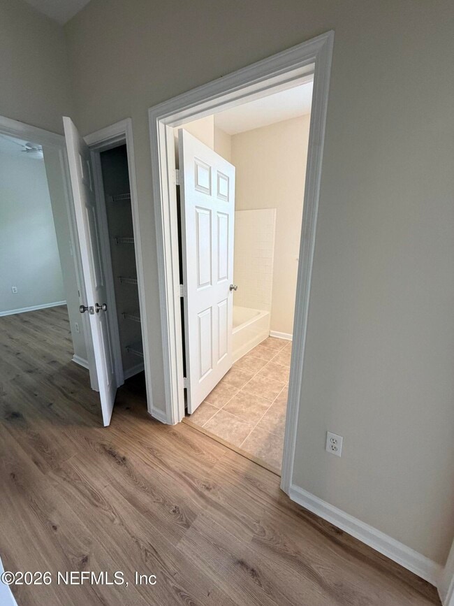 Building Photo - 7990 Baymeadows Cir E