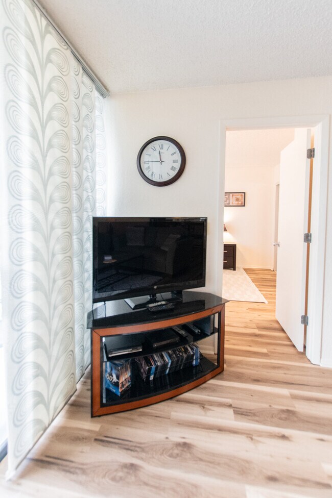 Building Photo - 1000 Cove Cay Dr