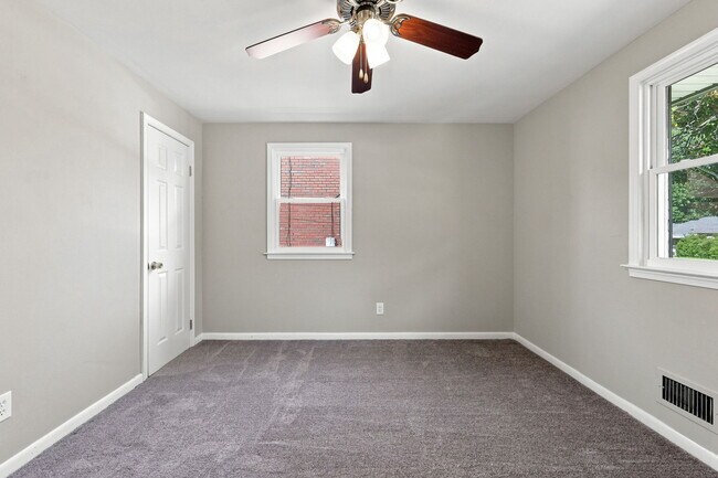 Building Photo - 727 Osborn Ave