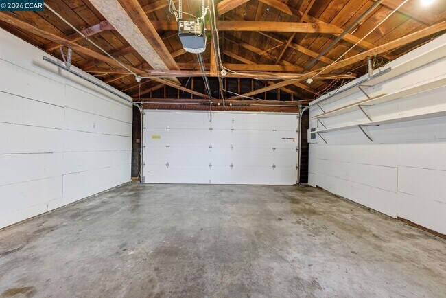 Building Photo - 1930 Sunshine Dr