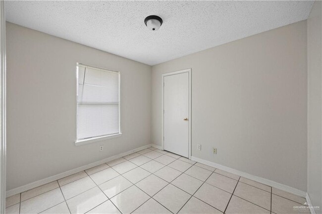 Building Photo - 12 Fullerton Ave