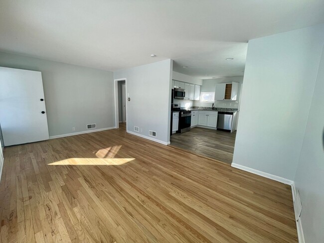 Building Photo - Charming Renovated 2bed/1bath Denver Home ...