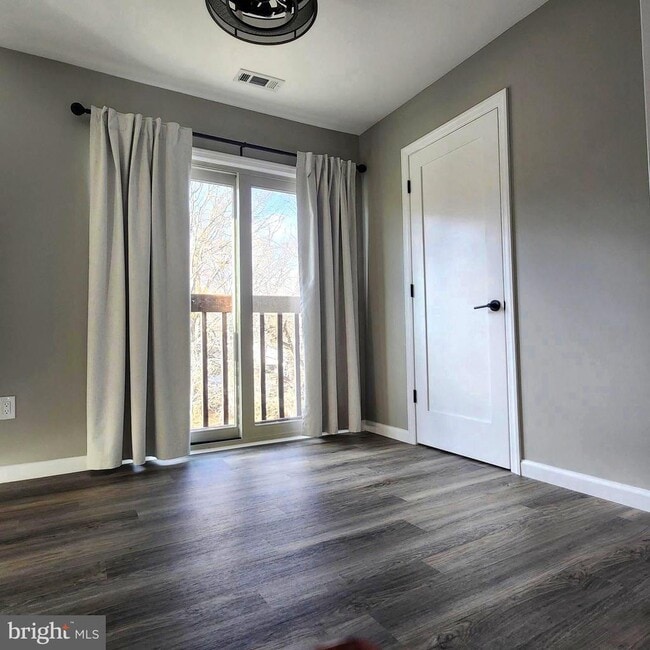 Building Photo - 16 Pickwick Pl