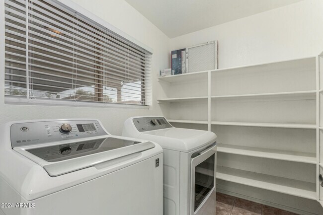 Building Photo - 10513 W Louise Dr