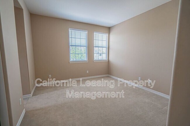 Building Photo - 23902 Lakeside Rd