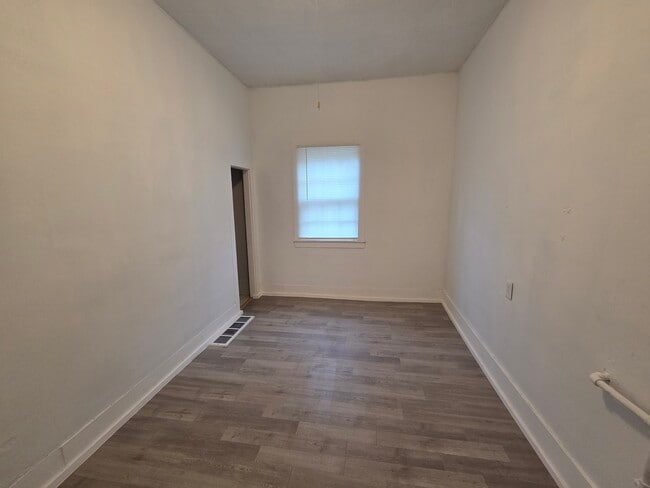 Building Photo - 232 Oakley Pl NE
