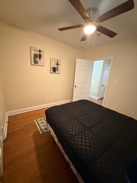 Building Photo - 507 E Cold Spring Ln