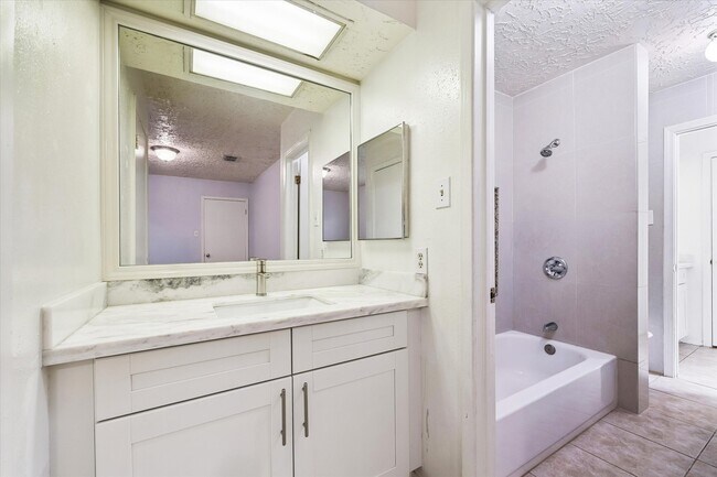 Building Photo - 6407 S Briar Bayou Dr