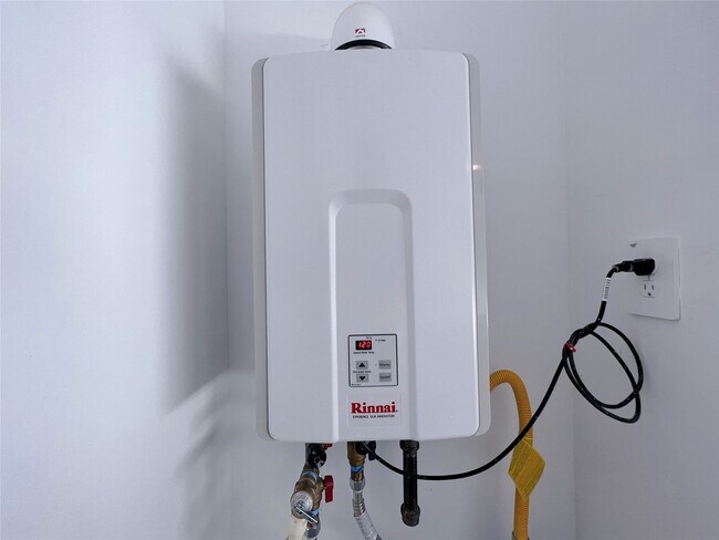 Building Photo - 21227 Alder Oaks Dr