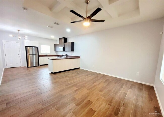 Building Photo - 17 Frio Ave